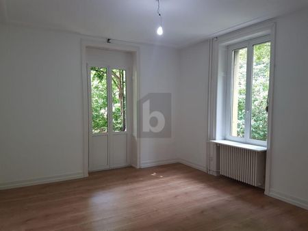 LIGHT-FLOODED WITH HIGH CEILINGS - Photo 3