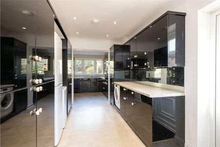 The Willows, Kemsley, Sittingbourne, Kent, ME10 - Photo 4