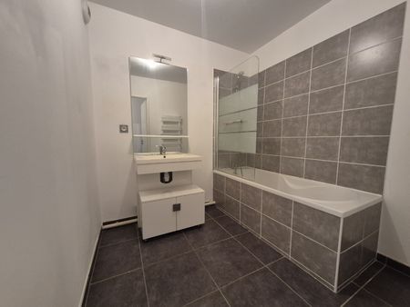 Location Appartement 2 pièces 45m² WAMBRECHIES 59118 - Photo 5