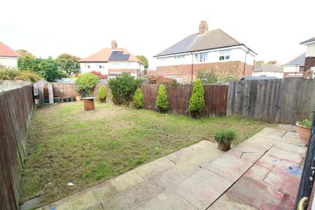 3 bedroom end of terrace house to rent - Photo 5