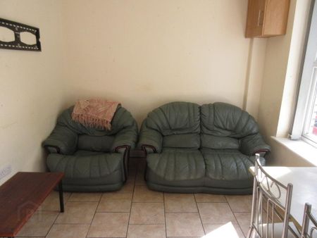 Three Great Apartments, 76 Rugby Avenue, Queens Quarter, Belfast, BT7 1RG - Photo 2