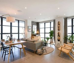 3 Bedrooms Flat to rent in Bagel Factory, Whitepost Lane E9 | £ 553 - Photo 1