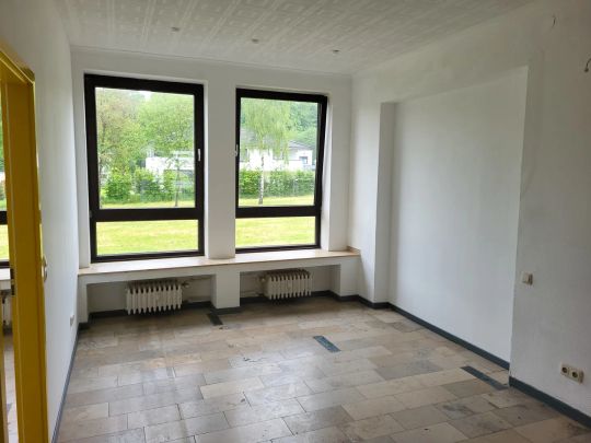 Helle 2 Zimmer Wohnung (Hochpaterre) zur Miete mit Balkon in ruhiger Wohngegend! - Photo 1