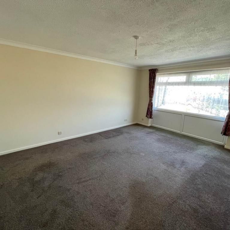 2 bedroom semi-detached bungalow to rent - Photo 1