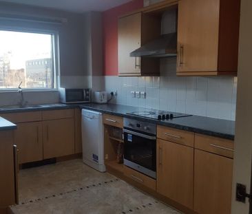 2 Bed Flat, Prince Regent Road, TW3 - Photo 6