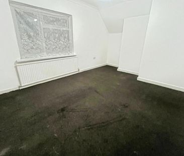 4 bedroom end of terrace house to rent - Photo 1