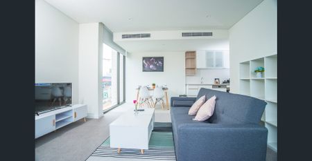 FURNISHED APT Perfectly located modern brand new one bedroom apartment with large lounge and private garden view balcony!!! RENT FROM 6 MONTHS - Photo 4