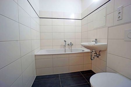 Großzügige 4-Zimmer-Wohnung mit Balkon in ruhiger, grüner Lage - Photo 2