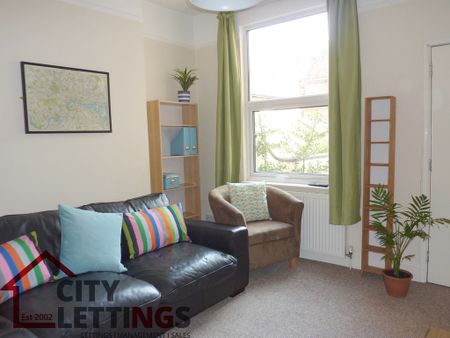 6 Bedroom Mid Terraced House - Photo 5