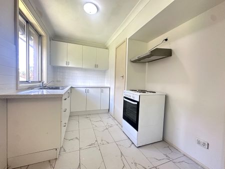 Neat 3 Bedroom House in a great location - Photo 4