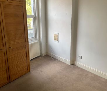 2 Bed Flat, Garratt Lane, SW18 - Photo 5