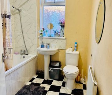 Room in a Shared House, Dobroyd Street, M8 - Photo 2