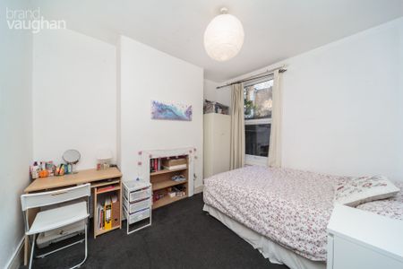 5 bedroom terraced house to rent - Photo 4