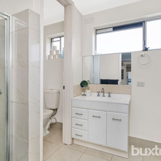 LIFESTYLE LOCATION! - Photo 1