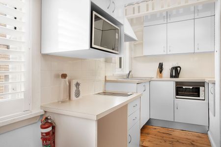 Fully Furnished 1 Bedroom Apartment Moments to Surf & Sand - Photo 4