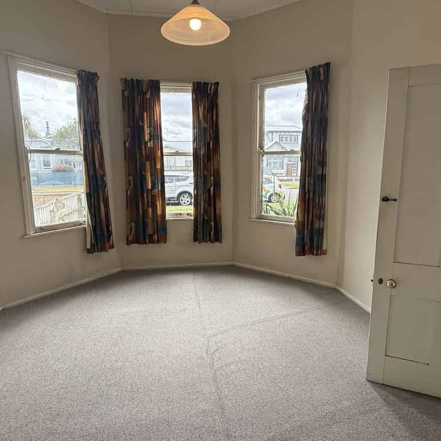 FOUR BEDROOMS - CENTRAL LOCATION - Photo 1