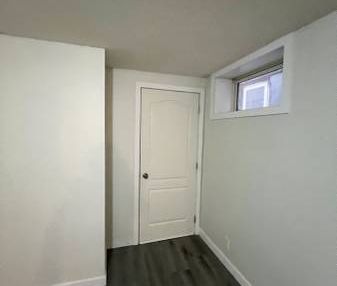 Renovated 2 Bdrms 2 bath Main-Lower UNIT IN THE CORE OF DOWNTOWN - Photo 2