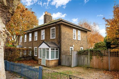 3 bedroom end of terrace house to rent - Photo 2