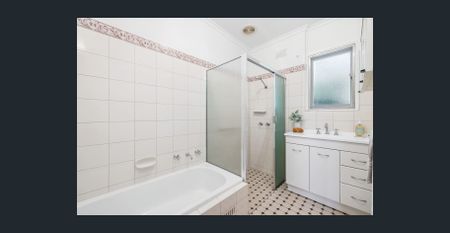 Contemporary, Renovated Home in an Idyllic Location - Photo 4