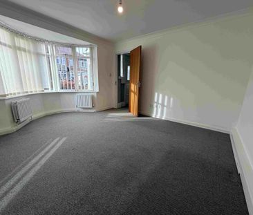 4 bedroom semi-detached house to rent - Photo 2