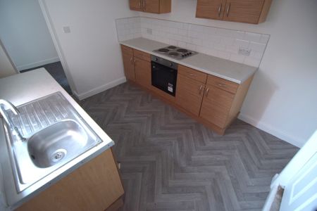 To Let 2 Bed Ground Floor Flat - Photo 5