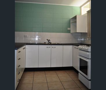 2 BEDROOM SPACIOUS SPLIT LEVEL UNIT WITH AIR COIN - Photo 2