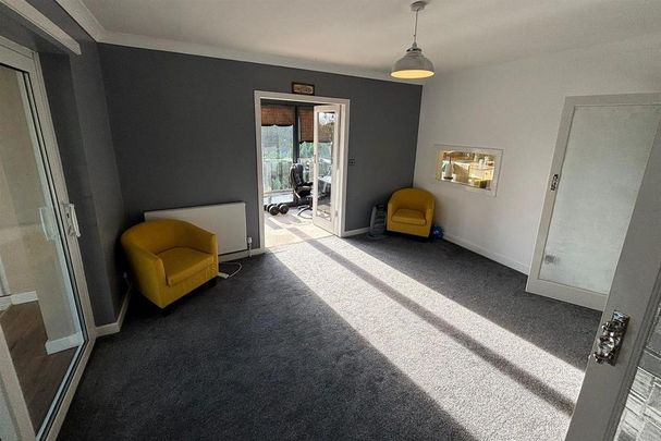 3 bedroom bungalow to rent - Photo 1