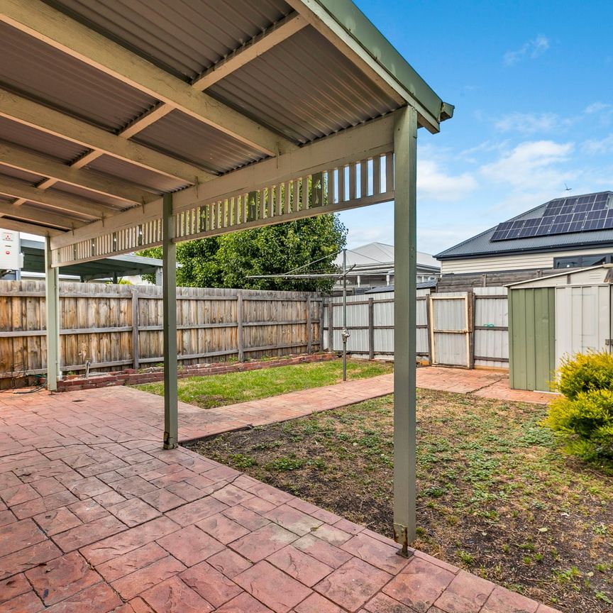 Spacious Period Home in Kingsville! - Photo 1