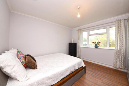 2 bedroom maisonette to rent - Photo 5