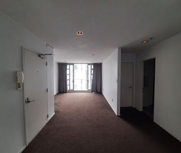 2 Bedroom Spacious Apartment with 2 Carparks - Photo 3