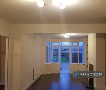 3 bedroom semi-detached house to rent - Photo 3