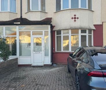 4 bedroom terraced house to rent - Photo 5