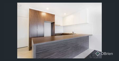 MODERN TOWNHOUSE – STYLE & CONVENIENCE - Photo 5