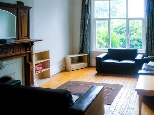 48 CARDIGAN ROAD Leeds - LS6 3AG - Photo 1