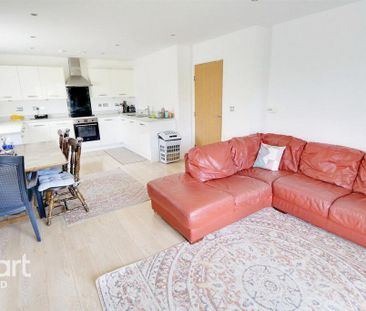 3 bedroom apartment to rent - Photo 2