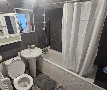 4 bedroom terraced house to rent - Photo 5