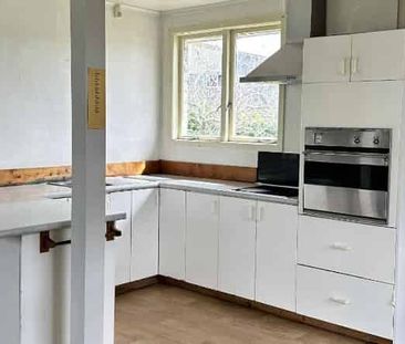 Charming 3-Bedroom Family Home for Rent in Paeroa - Photo 2