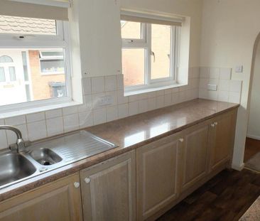 2 bedroom semi-detached bungalow to rent - Photo 4