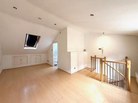 2 bedroom mews to rent - Photo 3