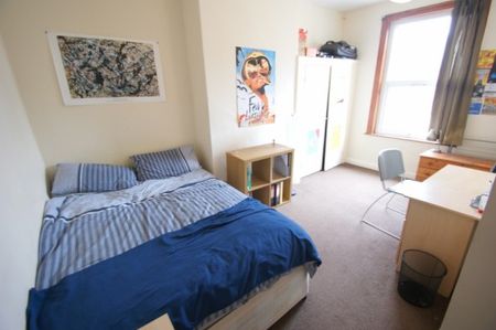 4 Bed - Brudenell Street, Hyde Park, Leeds - Photo 3