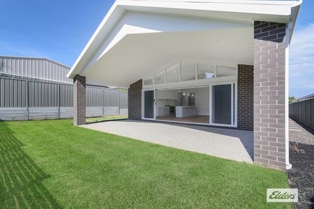 7 Dartnell Crescent - Photo 2