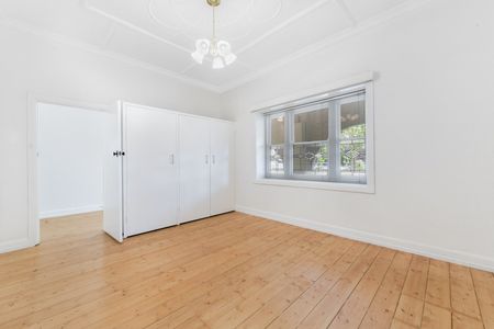 Spacious family home in the heart of Oakleigh! - Photo 4