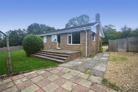 3 Bedroom Bungalow - Sarum Road, Winchester - Photo 3