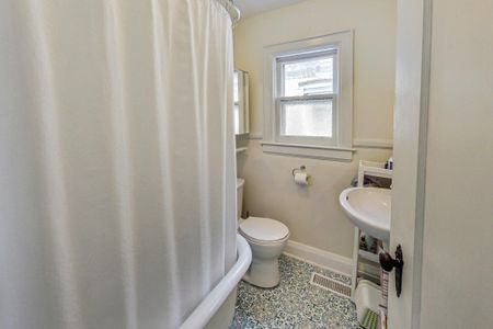 For Lease - 317 Victoria Park Avenue Unit# Upper, Toronto, Ontario - Photo 2