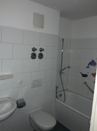 4-Zimmer-Wohnung mit Balkon und modernem Wannenbad und Gäste-WC - Foto 3