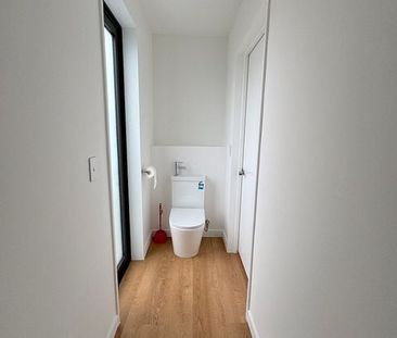 Centrally located fully furnished brand new home - Photo 3