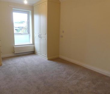 2 bedroom retirement property to rent - Photo 5