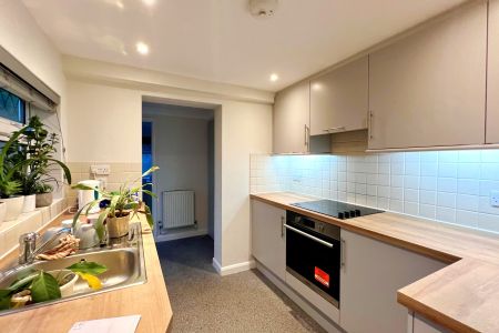 Royal Oak Road, Woking, Surrey, GU21 - Photo 4