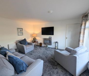 27 Carrickmannin Gardens, Bangor, BT19 1SX - Photo 2