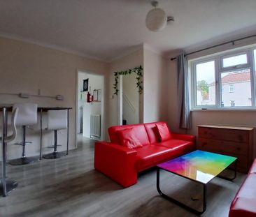 4 bedroom semi-detached house to rent - Photo 5